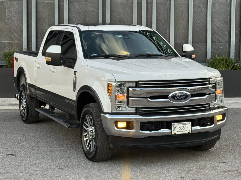 Ford F-250 Super Duty LARIAT