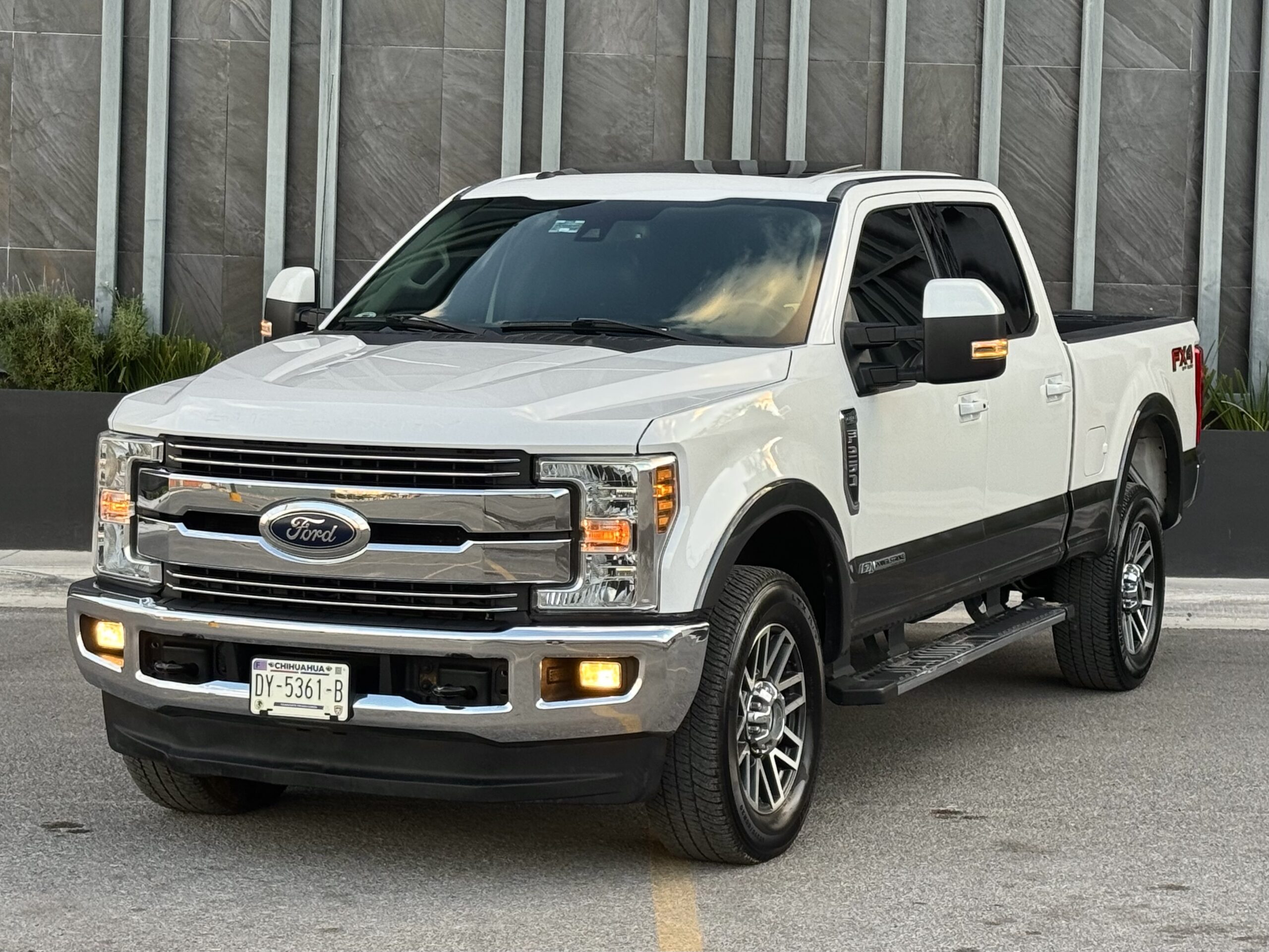Ford F-250 Super Duty LARIAT