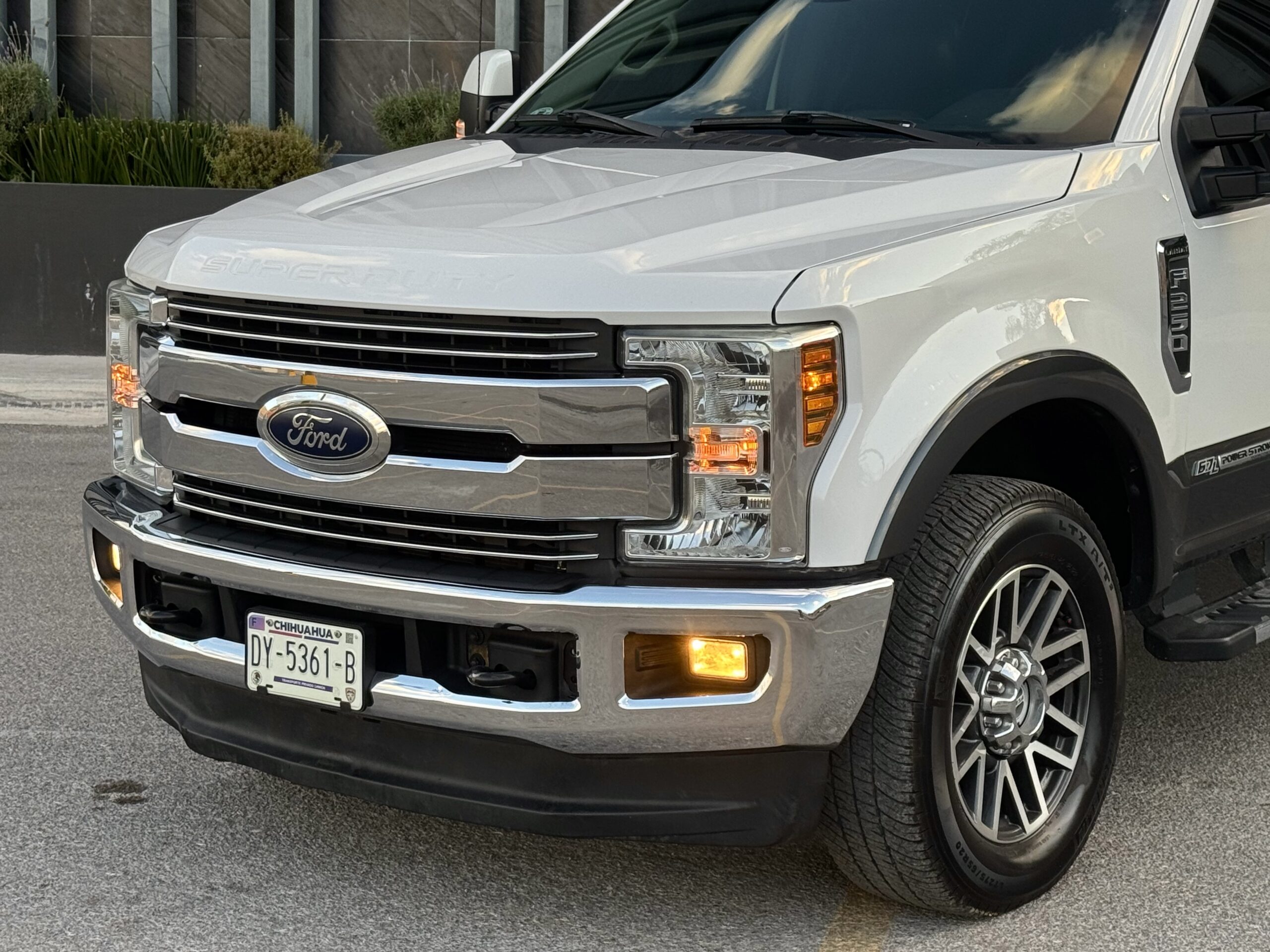 Ford F-250 Super Duty LARIAT