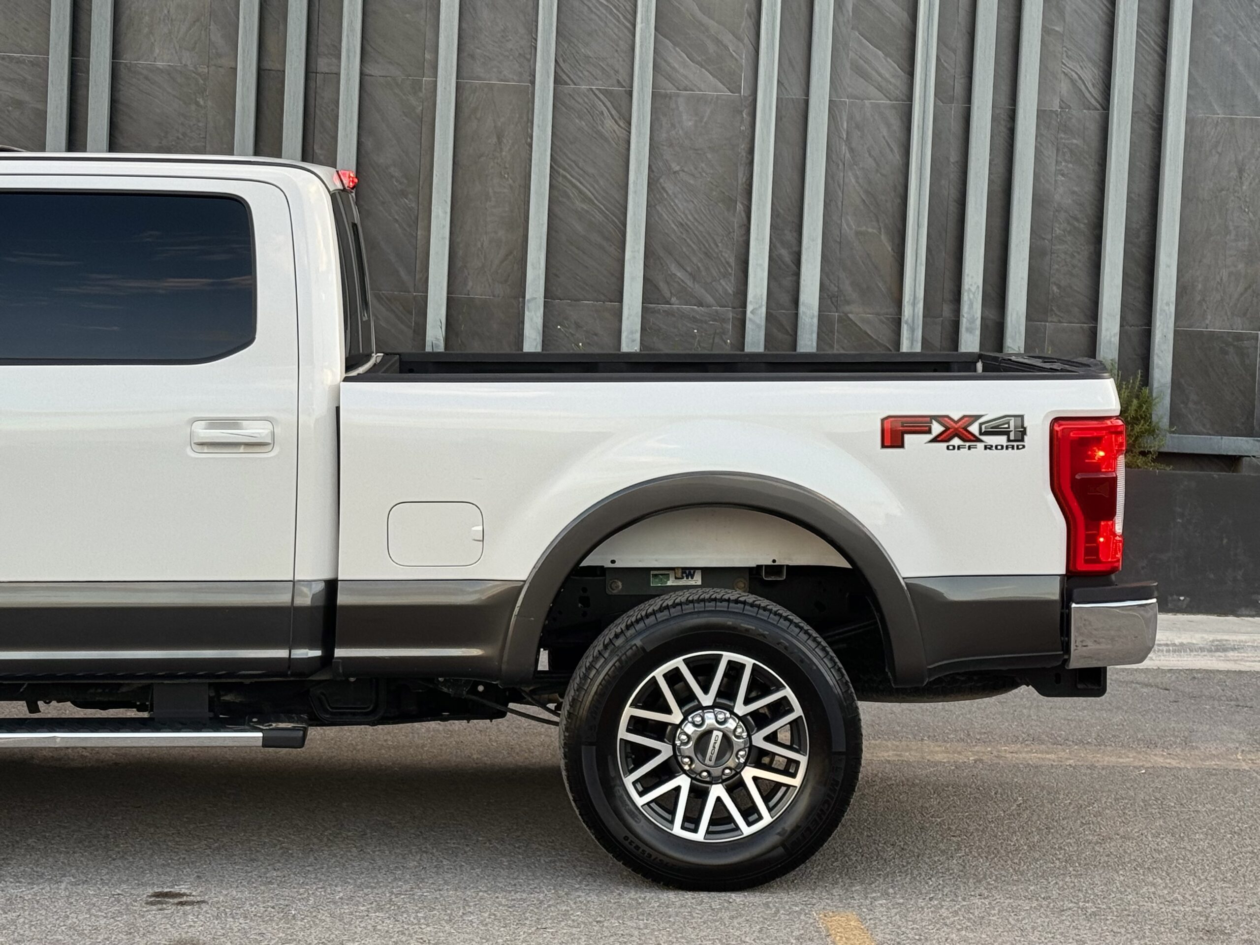 Ford F-250 Super Duty LARIAT