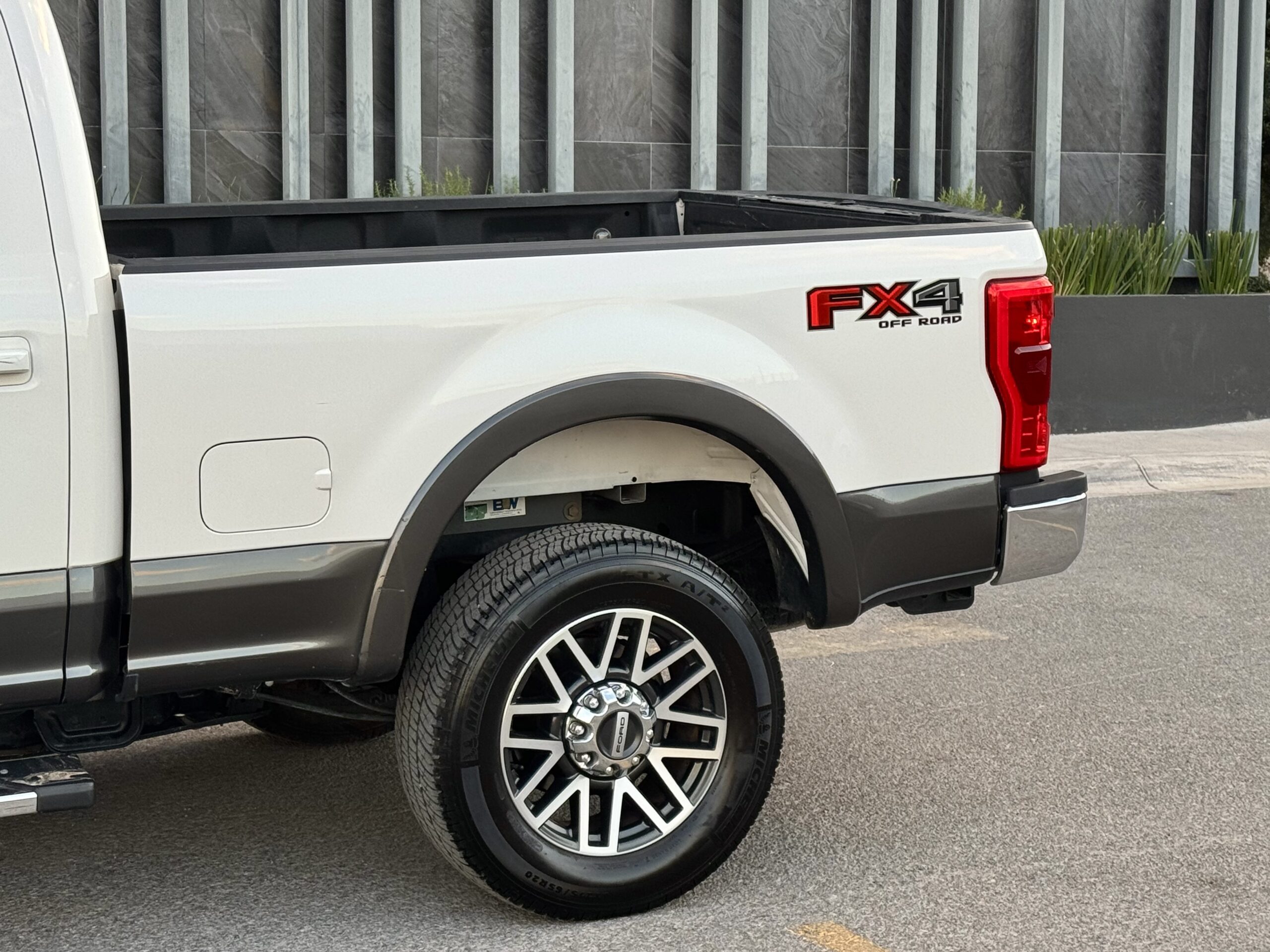 Ford F-250 Super Duty LARIAT