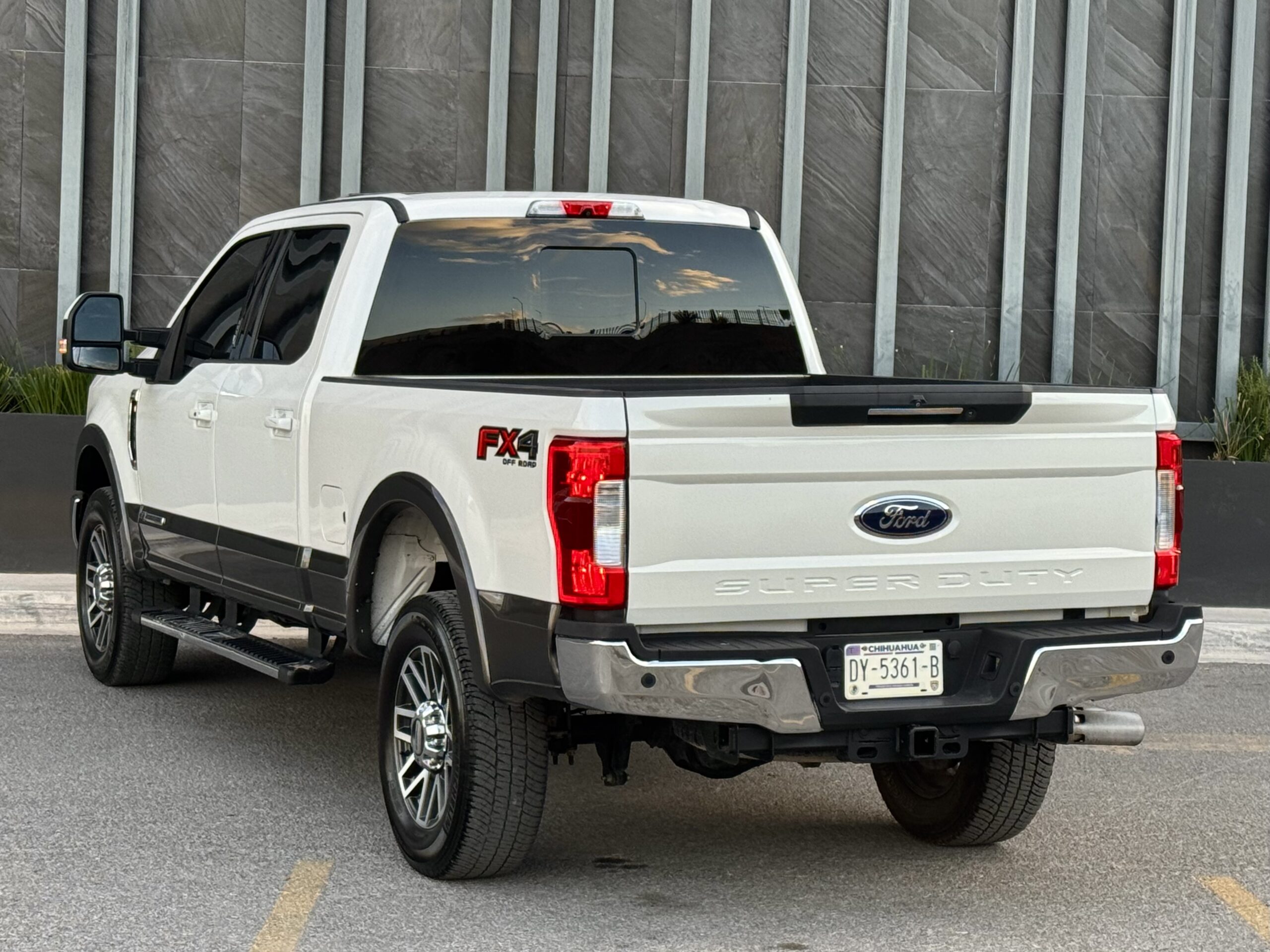 Ford F-250 Super Duty LARIAT