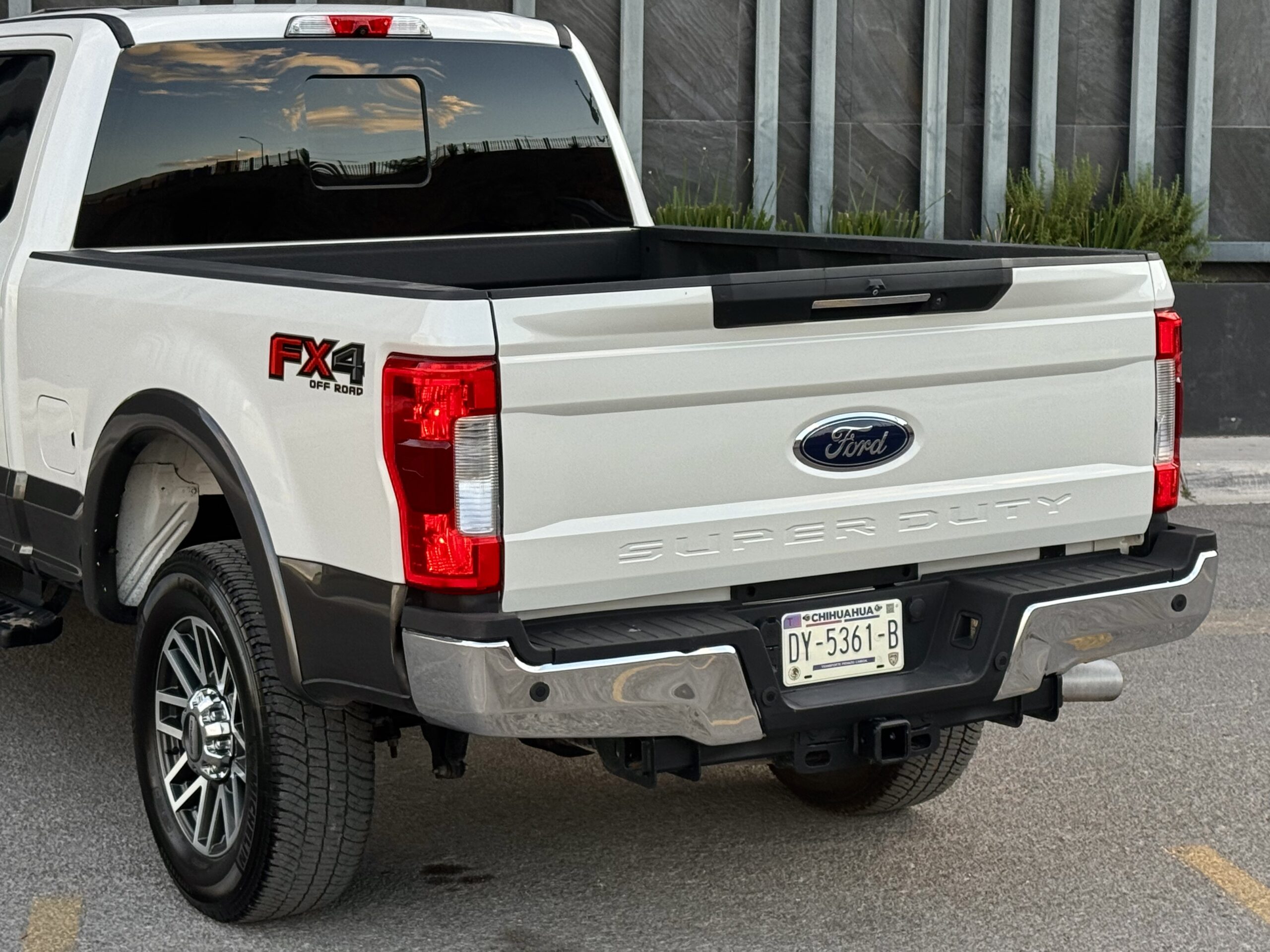 Ford F-250 Super Duty LARIAT