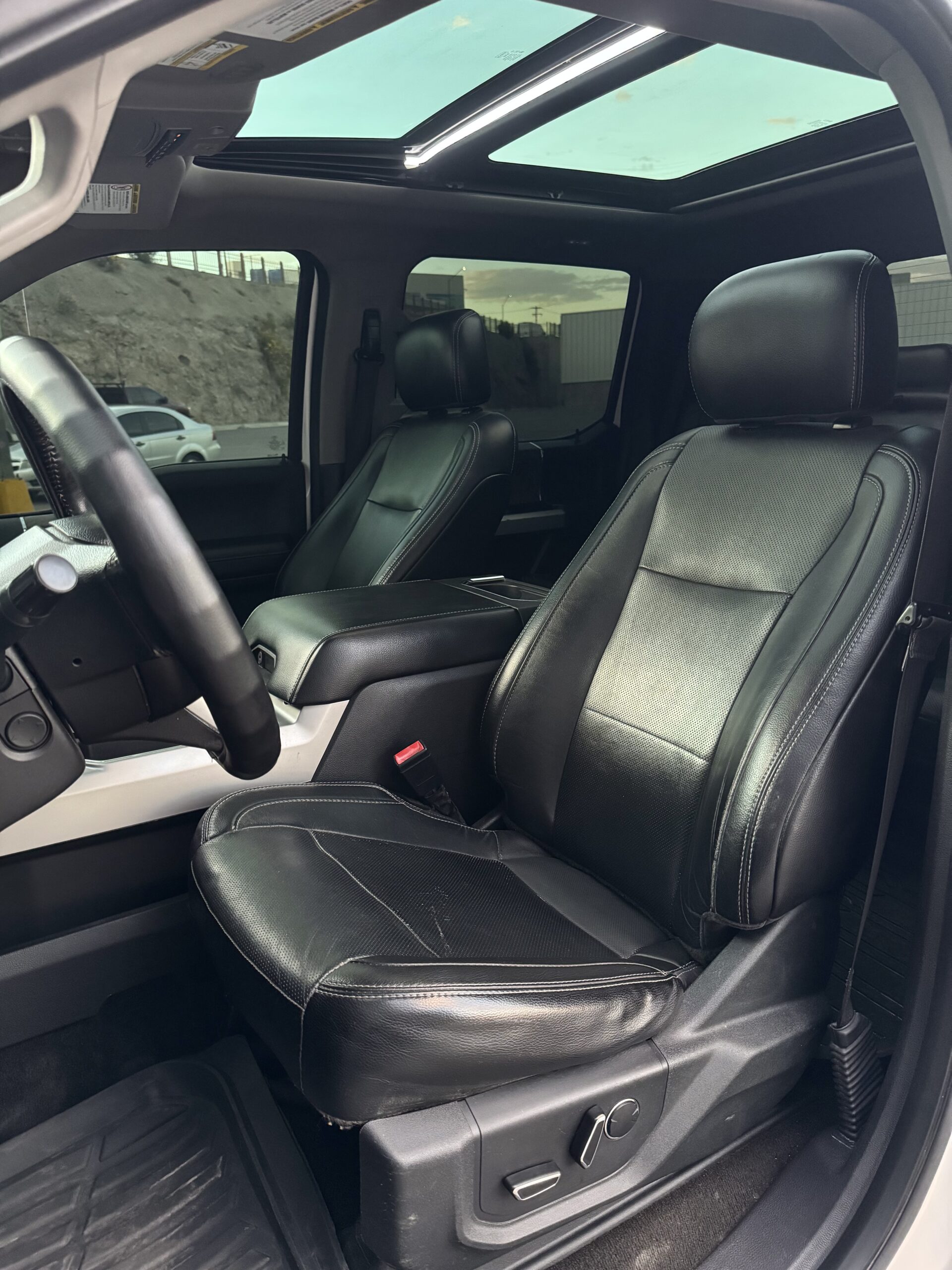 Ford F-250 Super Duty LARIAT